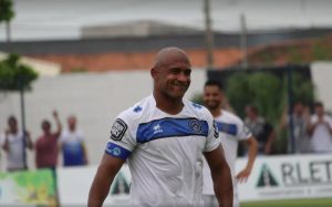 Ex-jogador de futebol Brasão e empresário são mortos a tiros em SC