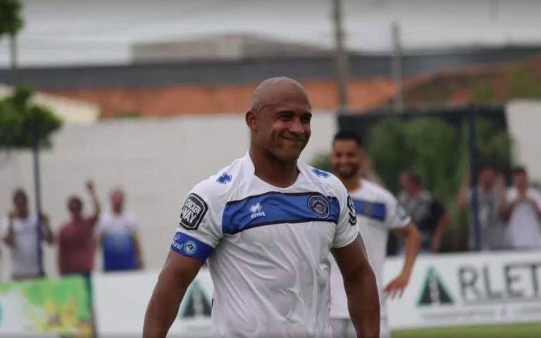 Ex-jogador de futebol Brasão e empresário são mortos a tiros em SC