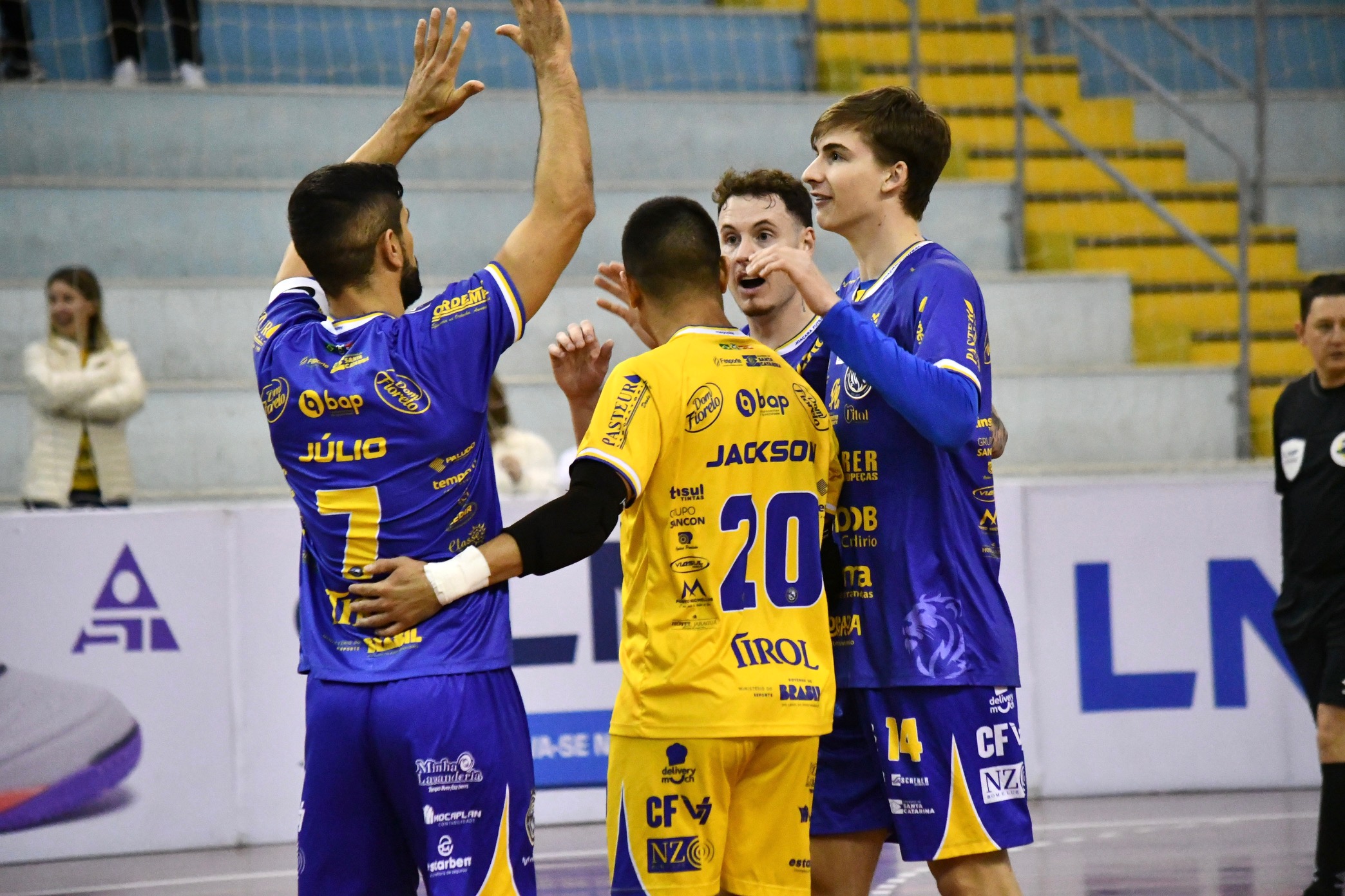 Joaçaba goleia Blumenau e sobe na tabela da LNF Silver