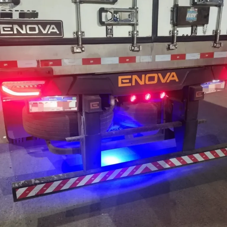 Iluminação de LED em caminhões pode gerar multa e retenção do veículo, alerta PMRv