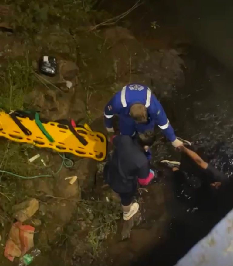 Homem é resgatado após cair de ponte de quatro metros em Erval Velho