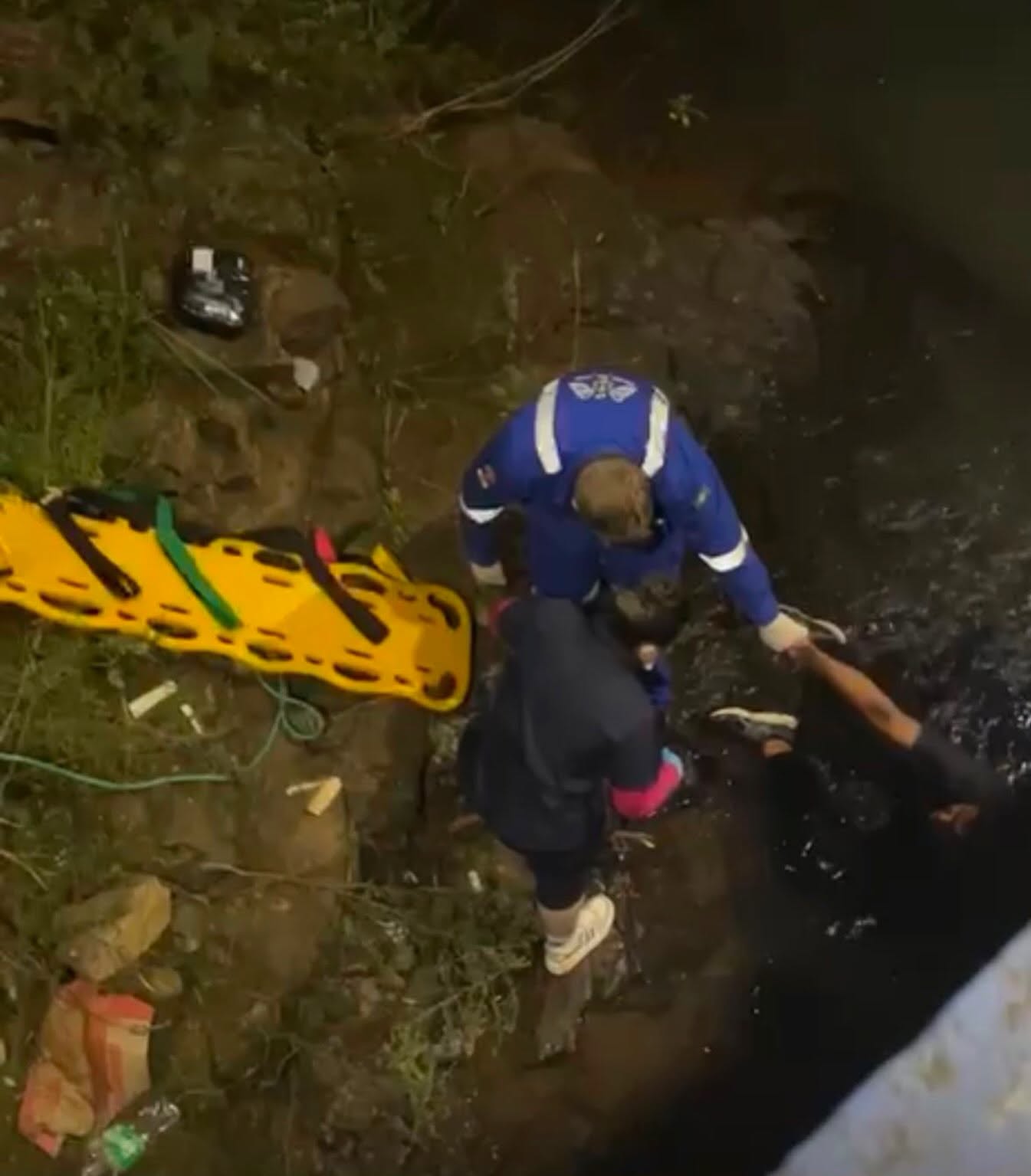 Homem é resgatado após cair de ponte de quatro metros em Erval Velho
