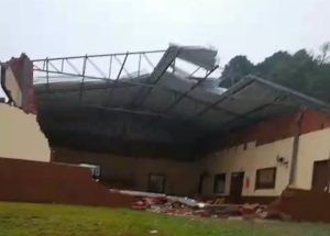 Vendaval destrói salão da comunidade de Marmeleiro, no interior de Anita Garibaldi