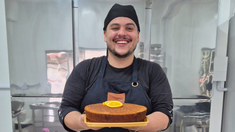 Confeiteiro de Joaçaba transforma memórias na cozinha em homenagem para o Dia dos Avós