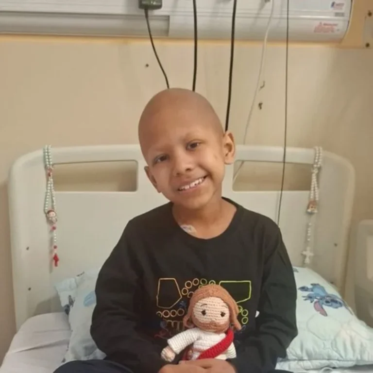 “Quanto vale a vida do seu filho?”: Família de Campos Novos faz apelo para custear remédio de R$ 2 milhões para menino de 7 anos