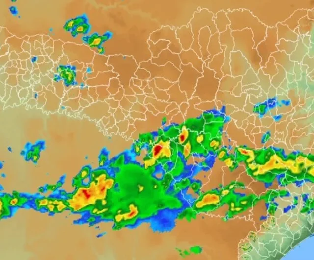 Frente fria avança e coloca todos os 295 municípios de Santa Catarina em alerta para temporais