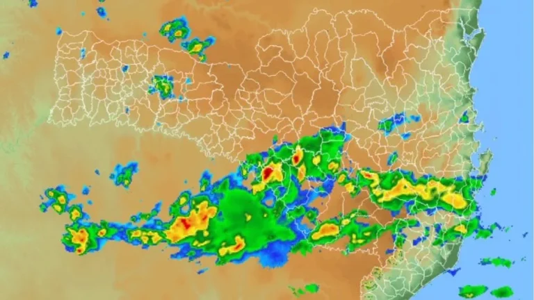 Frente fria avança e coloca todos os 295 municípios de Santa Catarina em alerta para temporais