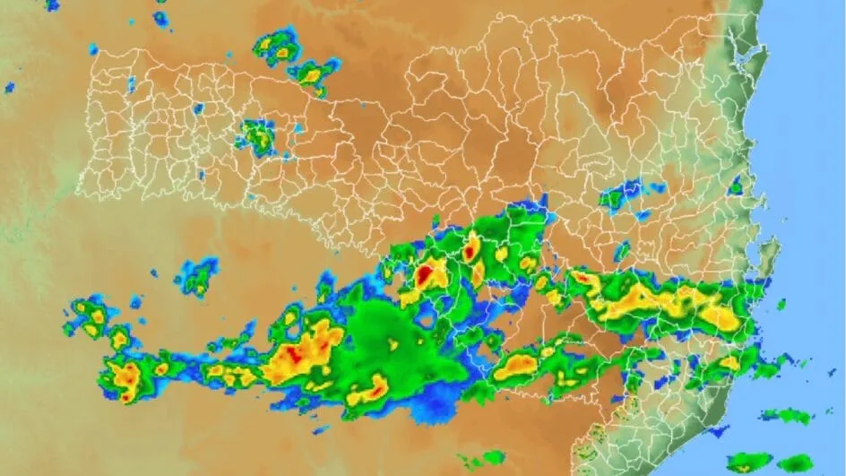 Frente fria avança e coloca todos os 295 municípios de Santa Catarina em alerta para temporais