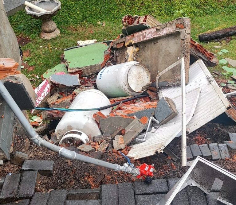 Desmoronamento provoca vazamento de gás e mobiliza bombeiros em Chapecó