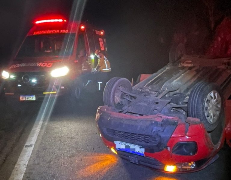 Jovem fica ferido após capotamento na BR-282, em Erval Velho
