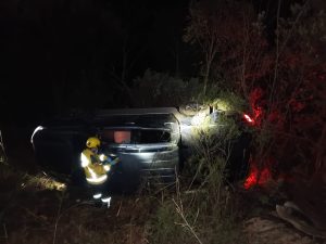 Capotamento mobiliza bombeiros em estrada do interior de Curitibanos