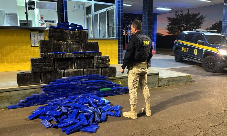 PRF apreende 300 quilos de maconha e recupera carro roubado no Oeste de Santa Catarina