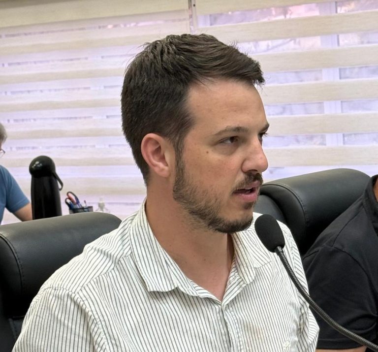 Vereador busca esclarecimentos sobre projeto de rotatória no Bairro Flor da Serra