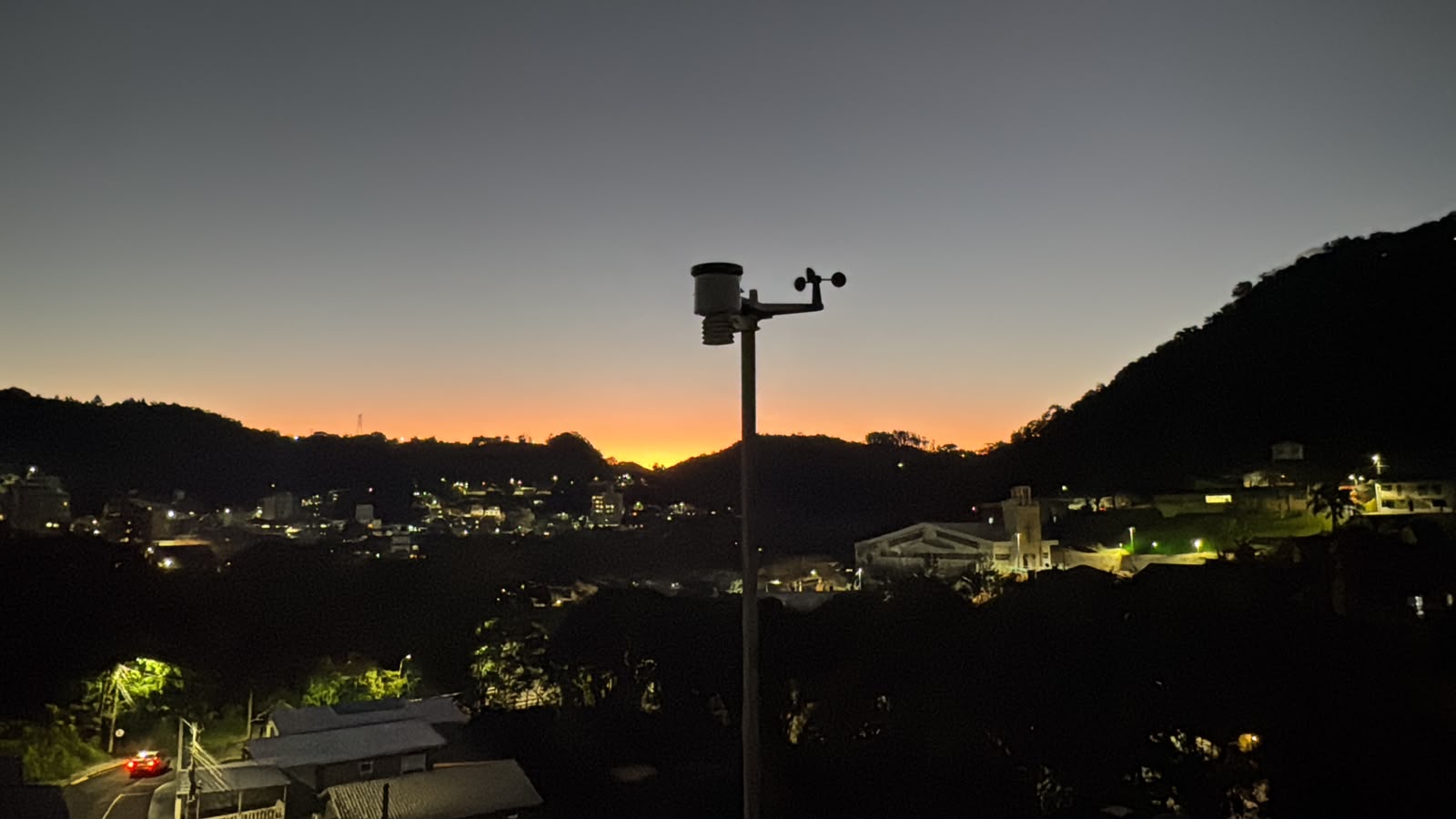 Morador instala estação meteorológica no Centro de Joaçaba e registra mais de 120mm de chuva nas últimas 12 horas