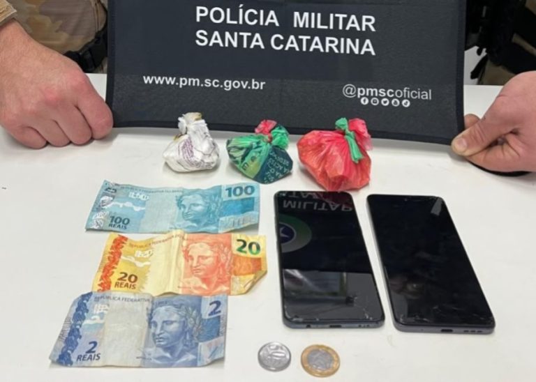 Dupla é presa por tráfico de drogas durante abordagem da Polícia Militar em Herval d’Oeste
