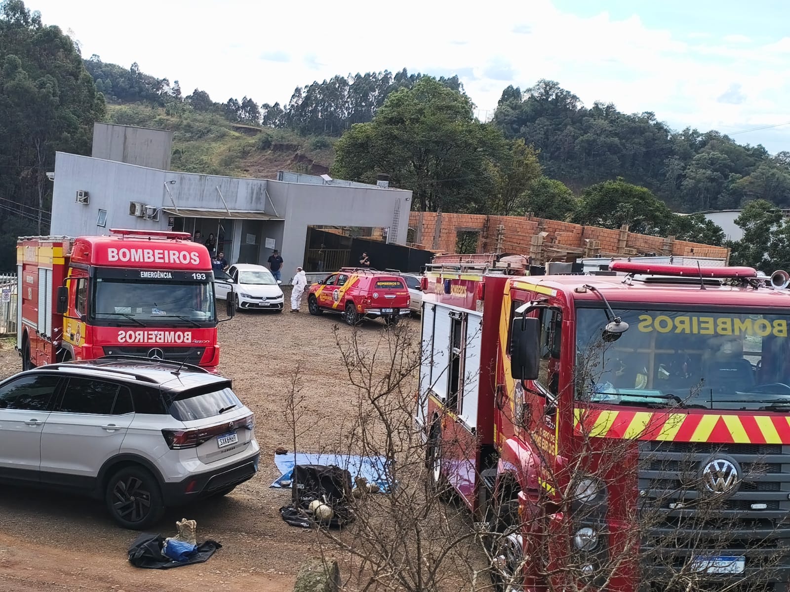 Vazamento de substância altamente corrosiva e tóxica mobiliza bombeiros de SC e PR