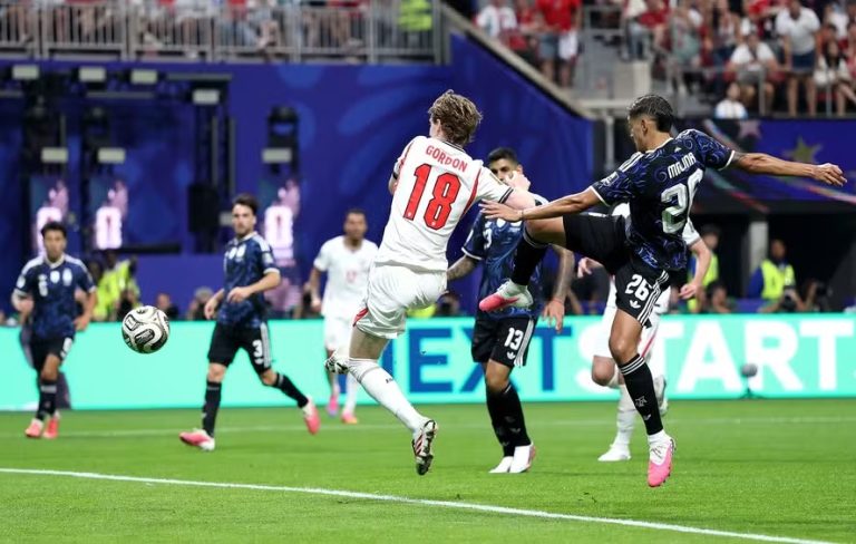 Argentina vence a Inglaterra e garante vaga na final da Copa do Mundo contra a Espanha