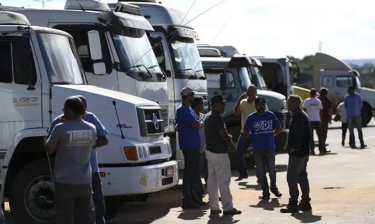 Impasse no Senado gera apreensão para nova greve dos caminhoneiros