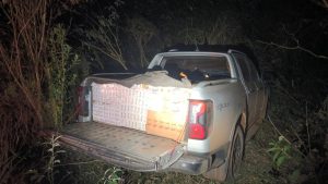 Caminhonete com placas da região com cigarros contrabandeados se envolve em perseguição e é apreendida