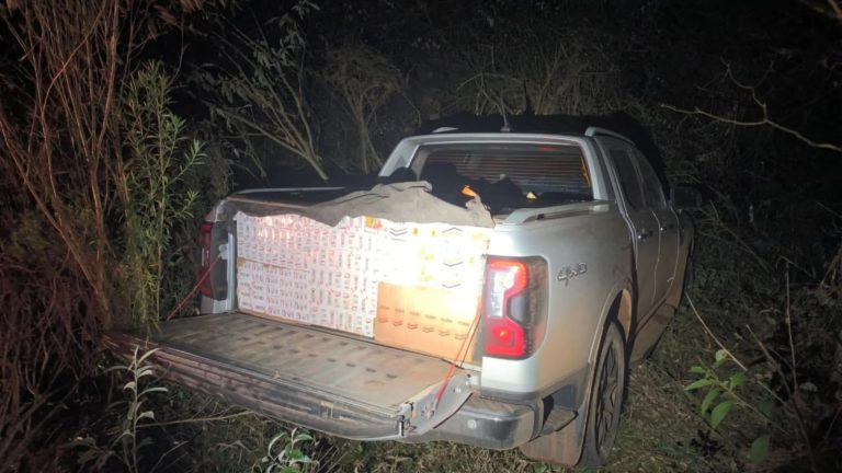Caminhonete com placas da região com cigarros contrabandeados se envolve em perseguição e é apreendida