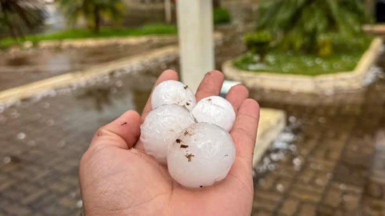 Chuva de granizo danifica 500 imóveis em poucos minutos no RS