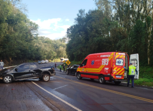 Acidente com quatro veículos deixa feridos na “Curva da Morte” da BR-282