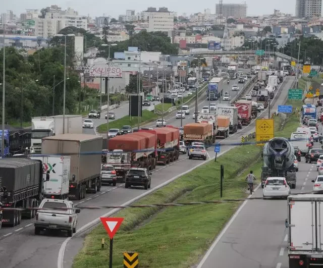 Justiça condena ANTT a pagar R$ 9 milhões por congestionamentos na BR-101 em SC