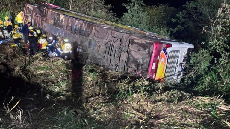 Acidente com ônibus deixa mortos e diversos feridos no Oeste