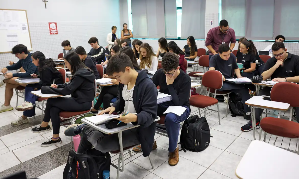 Desenrola Fies: prazo para renegociação de dívidas com descontos termina nesta segunda-feira