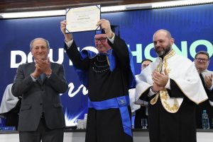 Unoesc celebra 30 anos como Universidade com homenagem a Aristides Cimadon e lançamento de livro comemorativo