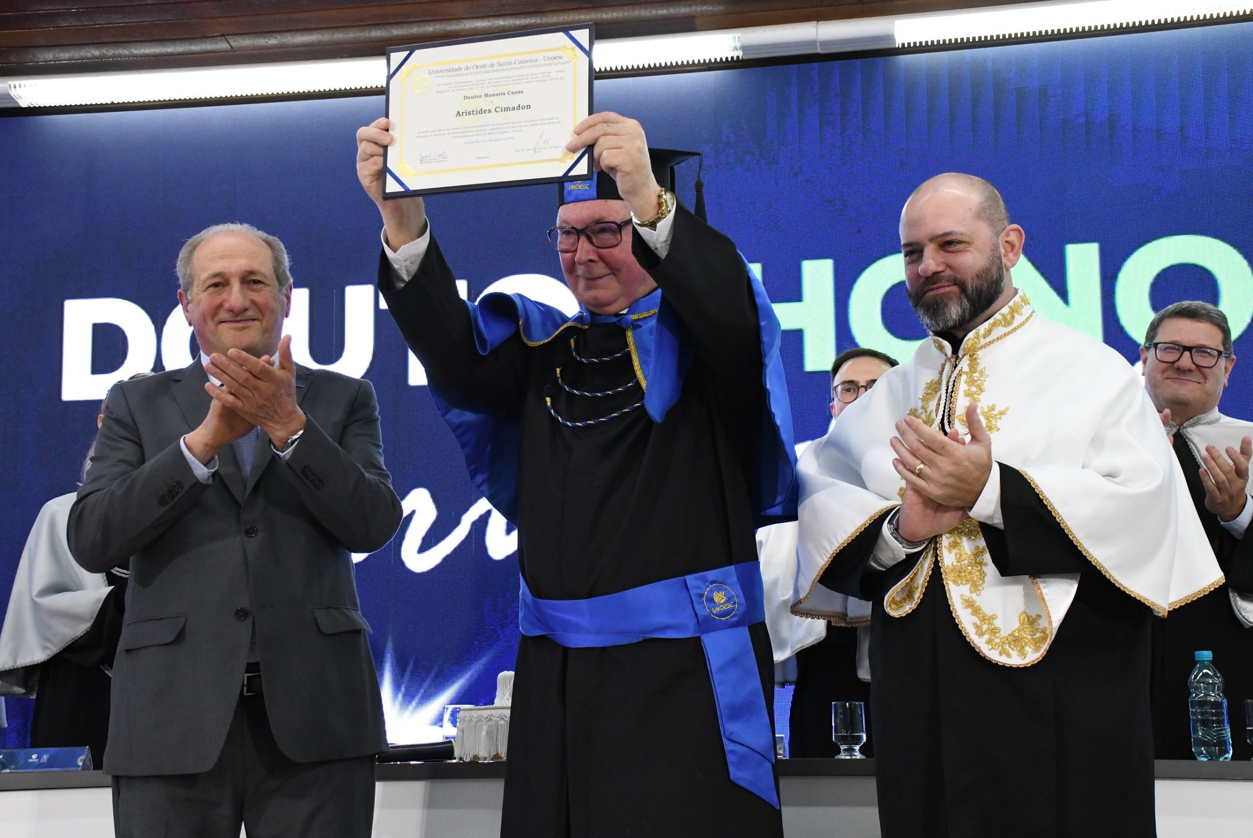 Unoesc celebra 30 anos como Universidade com homenagem a Aristides Cimadon e lançamento de livro comemorativo