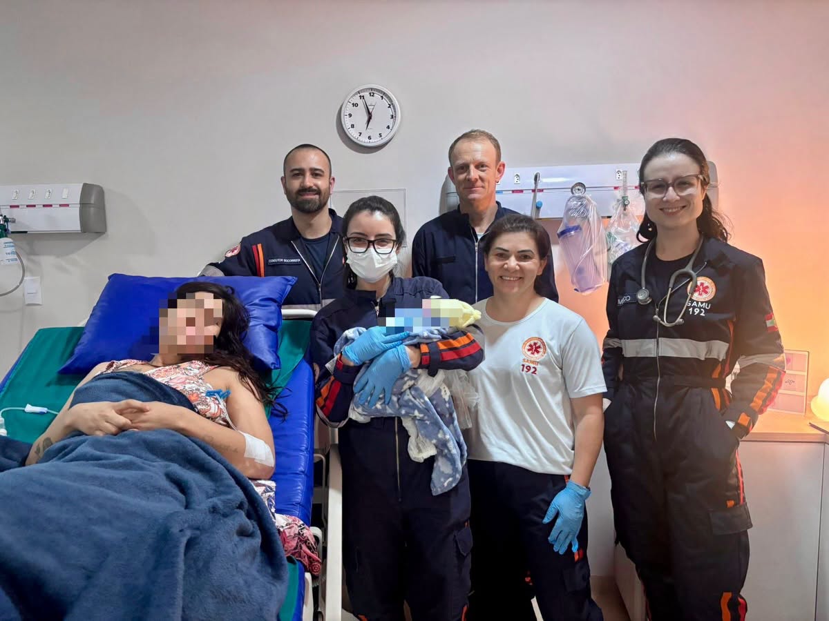Equipe do SAMU realiza parto de emergência dentro de ambulância em Jaborá