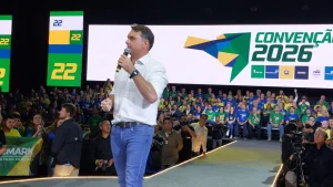 Flávio Bolsonaro deve fazer campanha presidencial no Oeste de SC