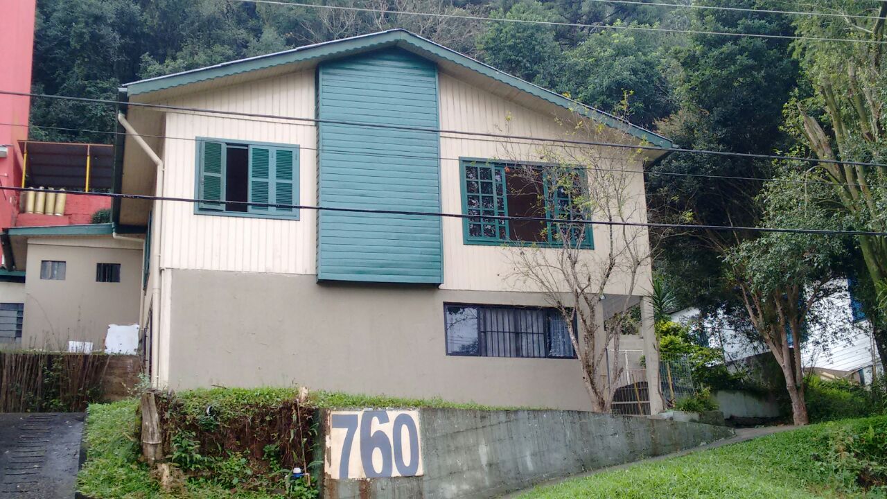 ALUGA porão com UM QUARTO no centro