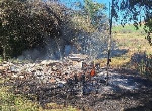 Mulher é presa por incêndio criminoso e homem por posse irregular de arma de fogo em Campos Novos