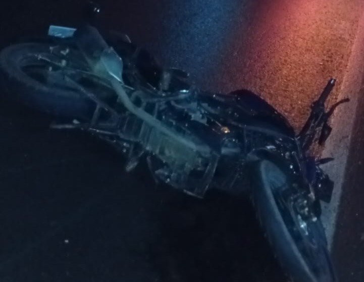 Mulher morre em acidente entre caminhão e motocicleta na BR-282