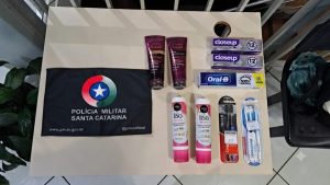 Homem é preso após furtar produtos de farmácia em Videira