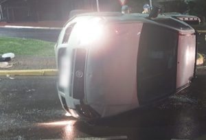 Veículo capota durante a madrugada em Videira e motorista não é localizado