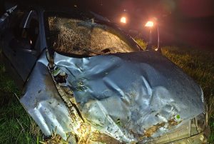 Capotamento de veículo deixa menor de idade ferido no interior de Quilombo