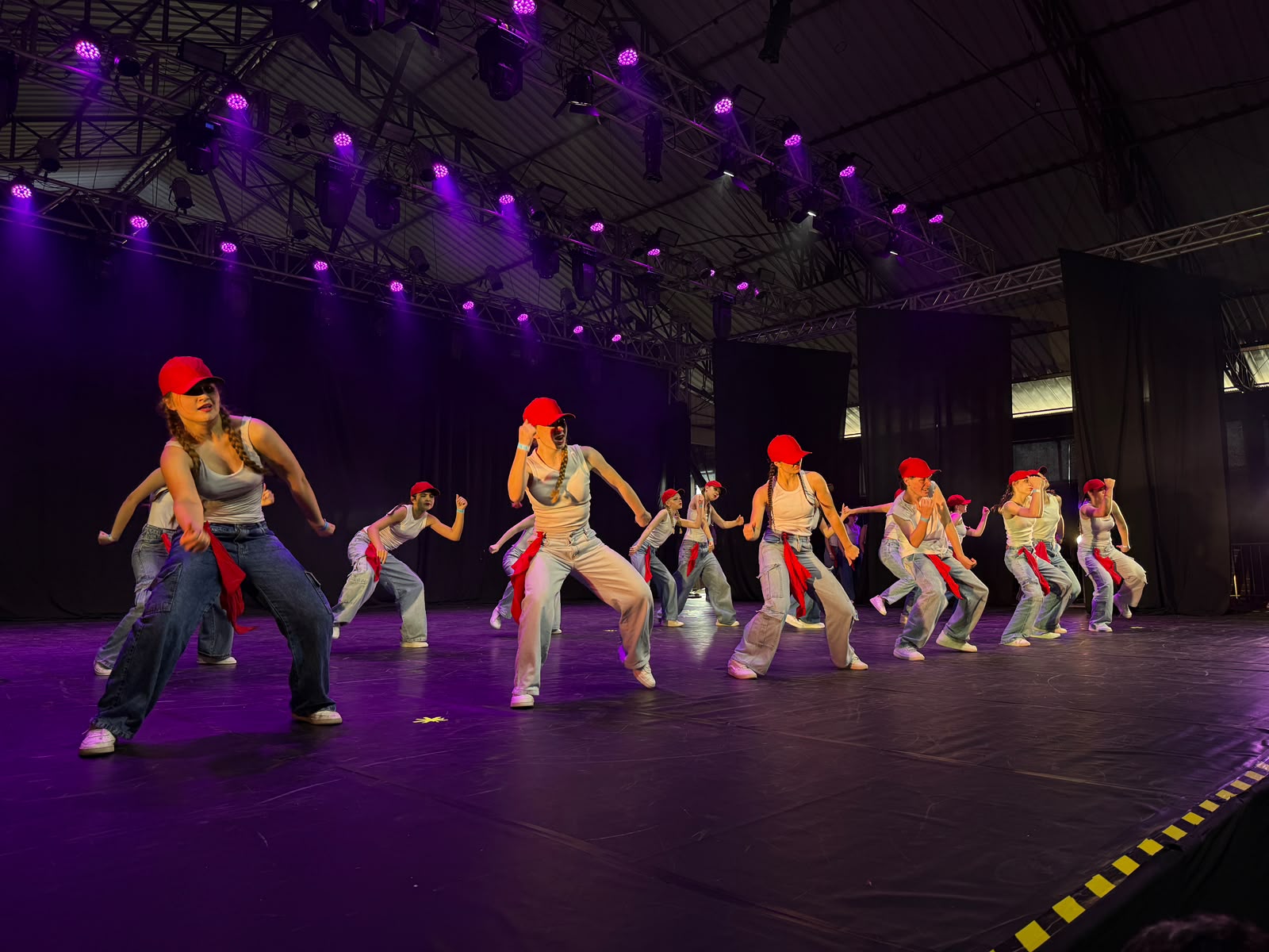 Noite dos Campeões encerra em grande estilo o 33º Dance Joaçaba