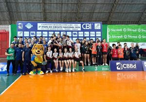 Badminton do Meio-Oeste conquista título nacional Sub-17 por equipes