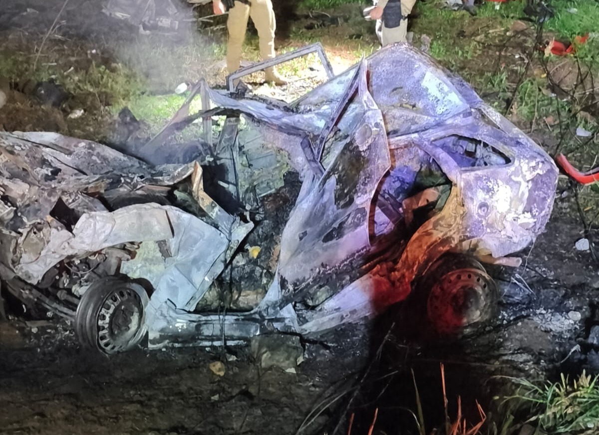 Quatro pessoas morrem em grave acidente com caminhão e carro no Oeste
