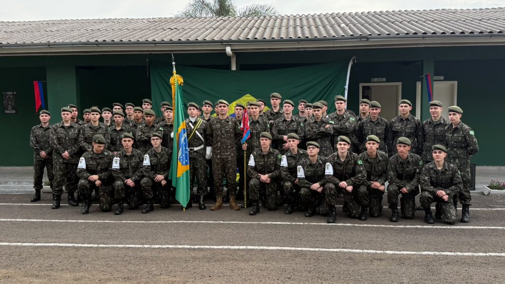 Tiro de Guerra 05-008 de Joaçaba celebra o Dia do Soldado com solenidade e juramento à Bandeira Nacional