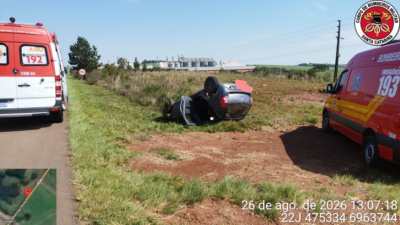 Mulher fica ferida em capotamento na BR-470, em Campos Novos