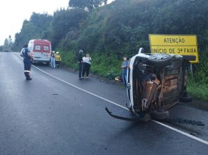 Jovem fica ferida após carro sair da pista em Tangará