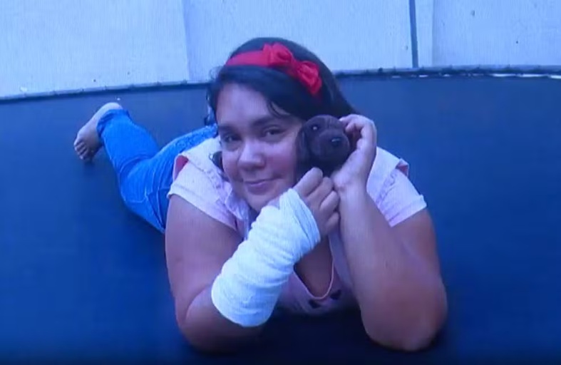 Mulher acusada de fingir ser adolescente passa por audiência nesta quarta-feira