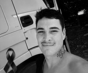 Jovem de Vargem Bonita morre após carreta tombar na BR-153, em Goiás