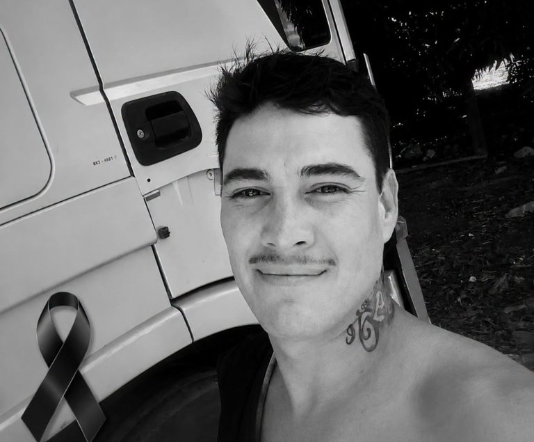 Jovem de Vargem Bonita morre após carreta tombar na BR-153, em Goiás