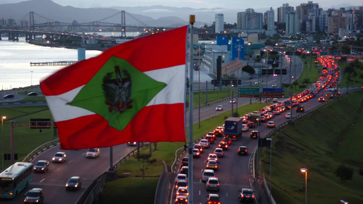 Encerramento dos registros confirma 8 candidatos ao Governo e 13 ao Senado em Santa Catarina
