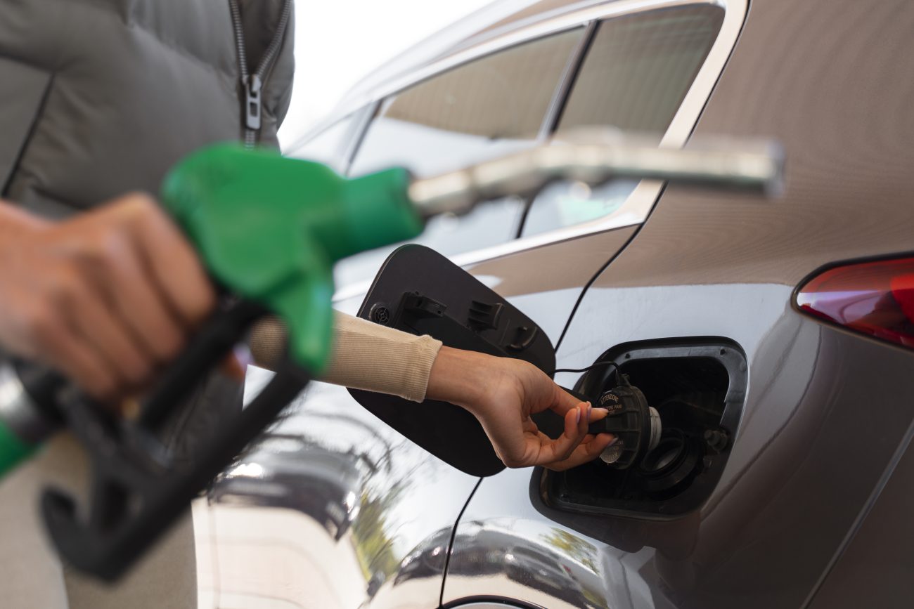 Procon autua oito postos de combustíveis após alta sem justificativa no preço da gasolina em SC